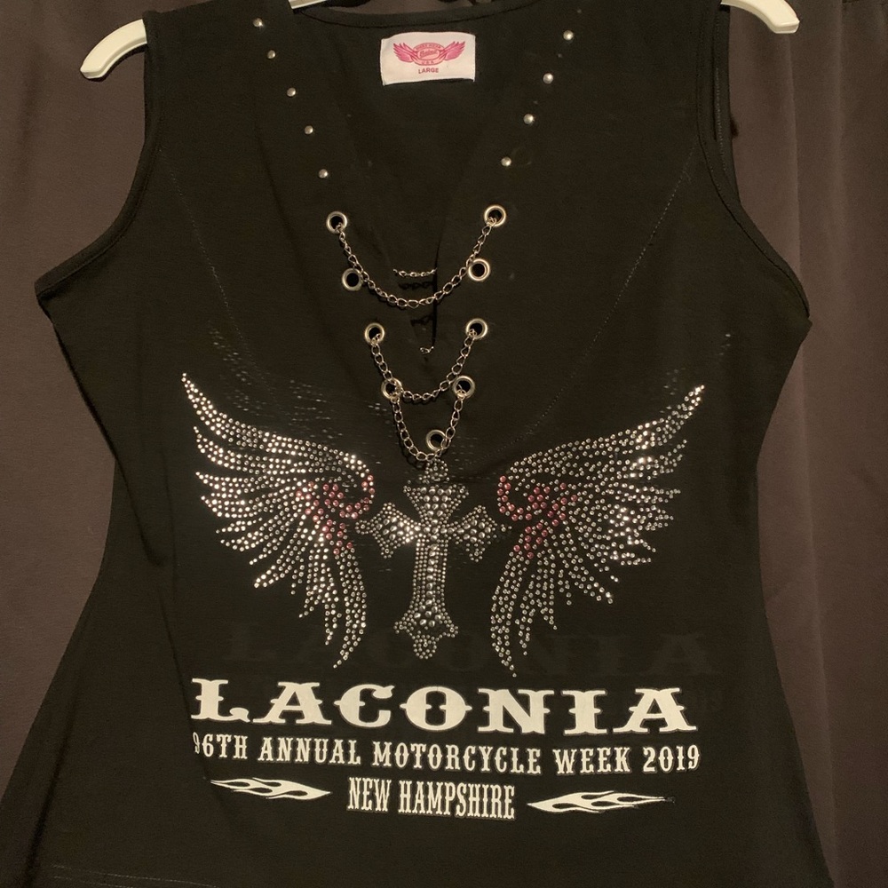 Really cute Blingy with gun winged back Brand new w/o tags never worn  size L